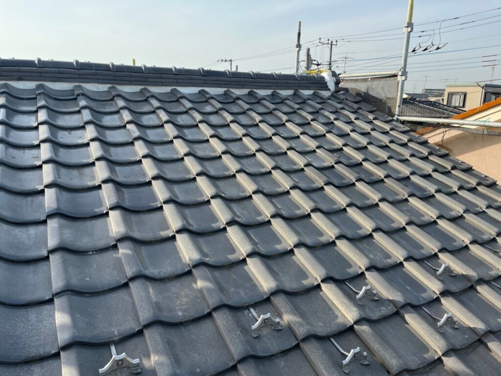 さいたま市岩槻区にて雨漏り修理・屋根修理〈築３０年瓦屋根の葺き直し工事〉 施工後